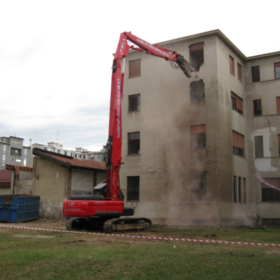 Demolizioni a Monza