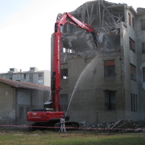 Demolizioni a Monza